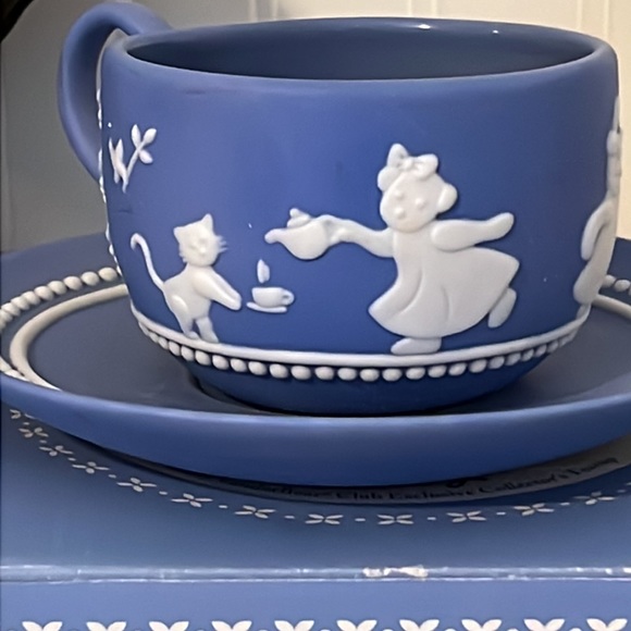 Muffy Vanderbear tea cup & saucer in box spot of tea - Picture 3 of 9